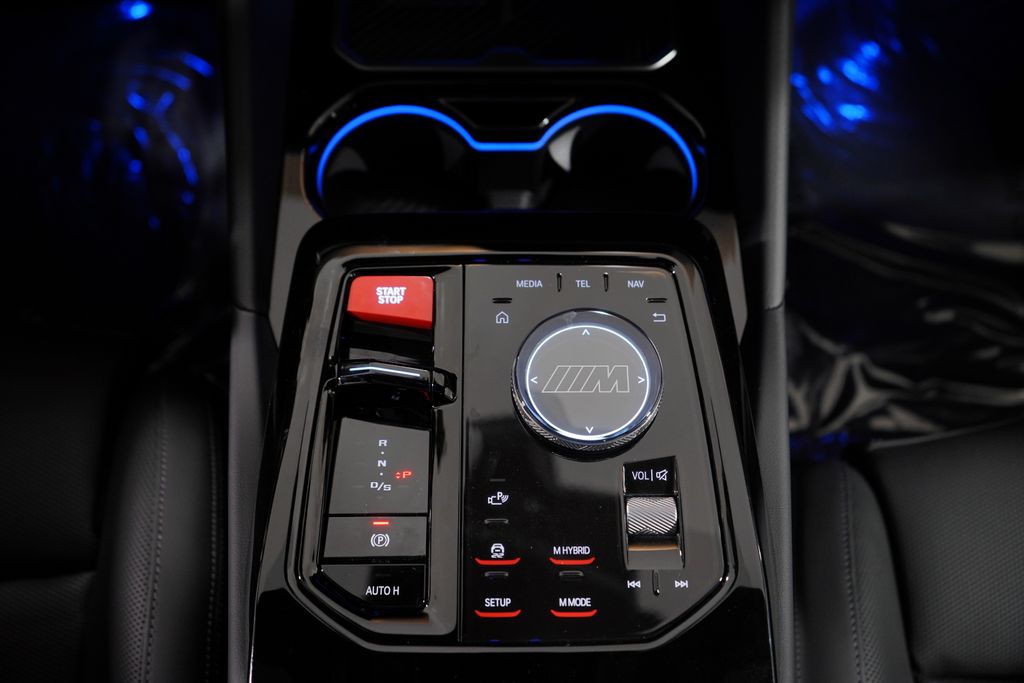 Thumbnail: 2026 BMW M5 - 16