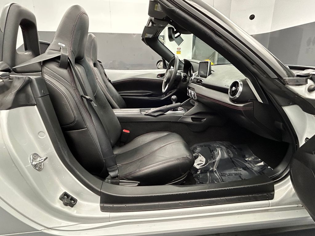 Used 2016 Ceramic Metallic Mazda Grand Touring image 40