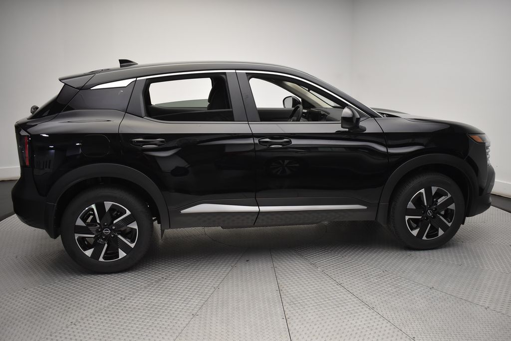 Thumbnail: 2025 Nissan Kicks - 4