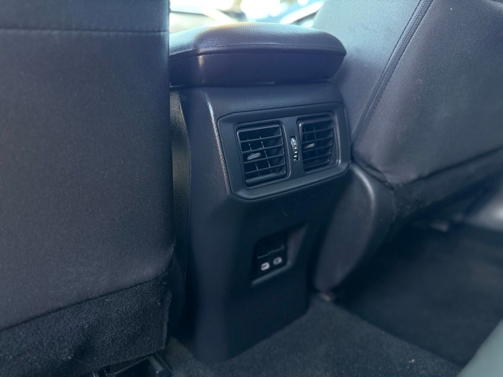 2024 Toyota RAV4 XLE - Photo 18