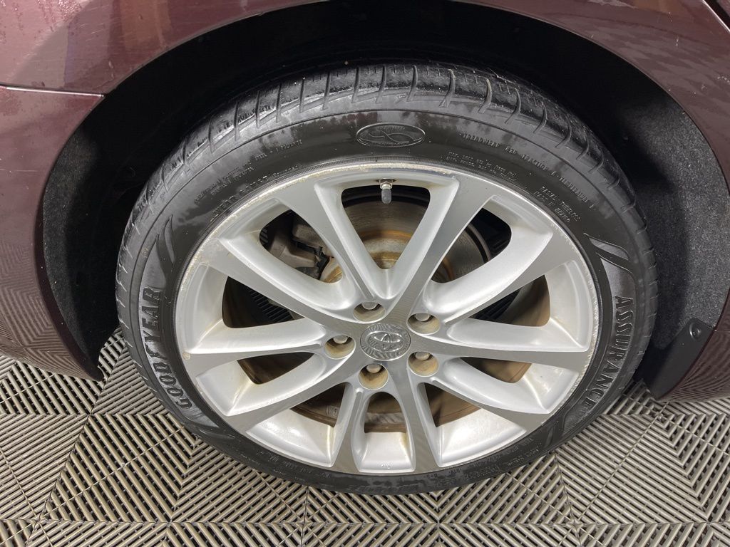 Thumbnail: 2013 Toyota Avalon - 18