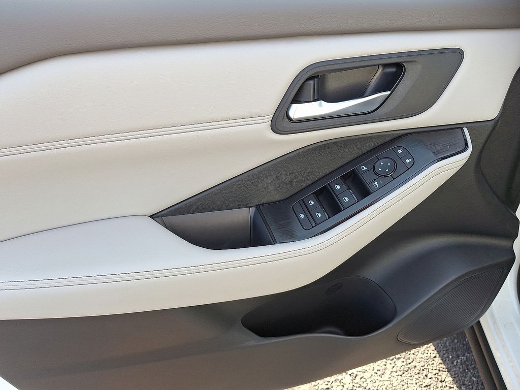 Thumbnail: 2023 Nissan Rogue - 13