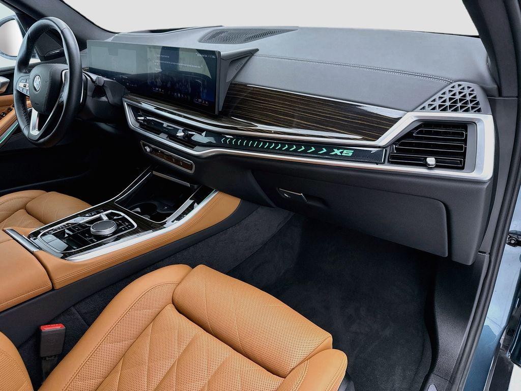 Thumbnail: 2026 BMW X5 - 16