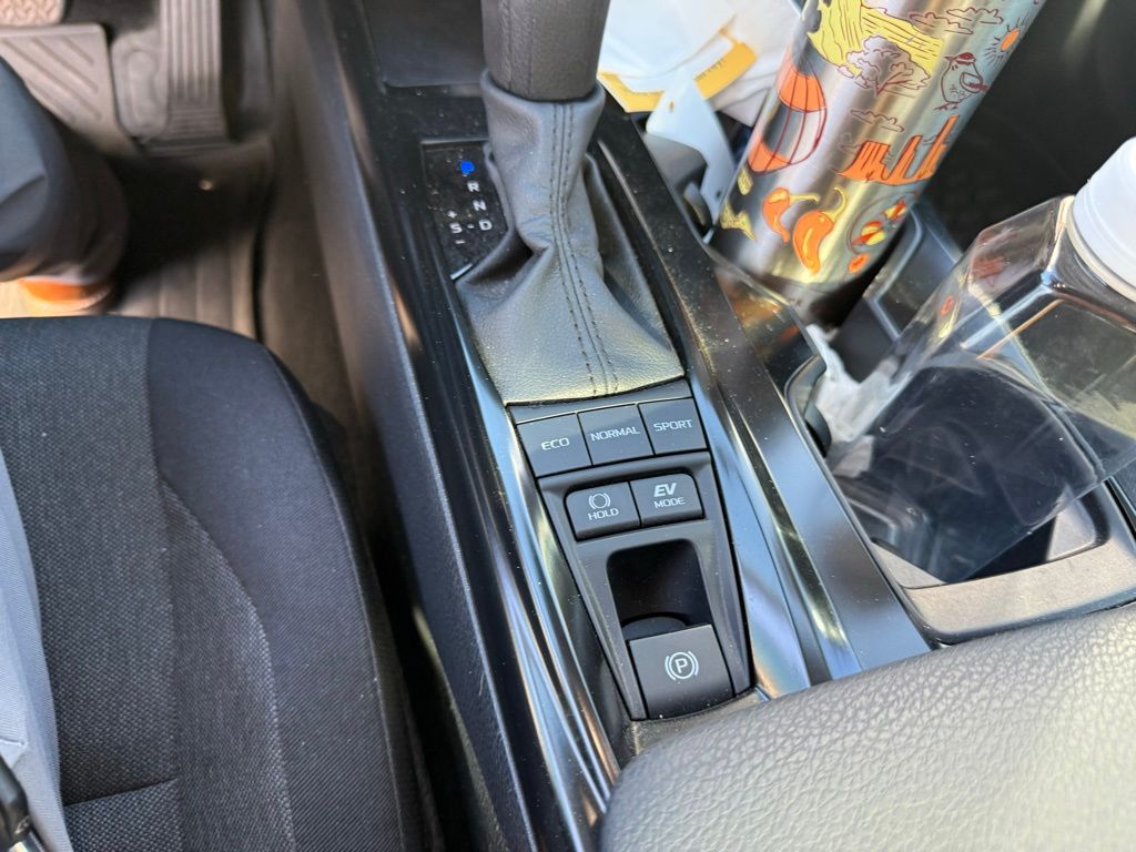 2025 Toyota Camry LE 4
