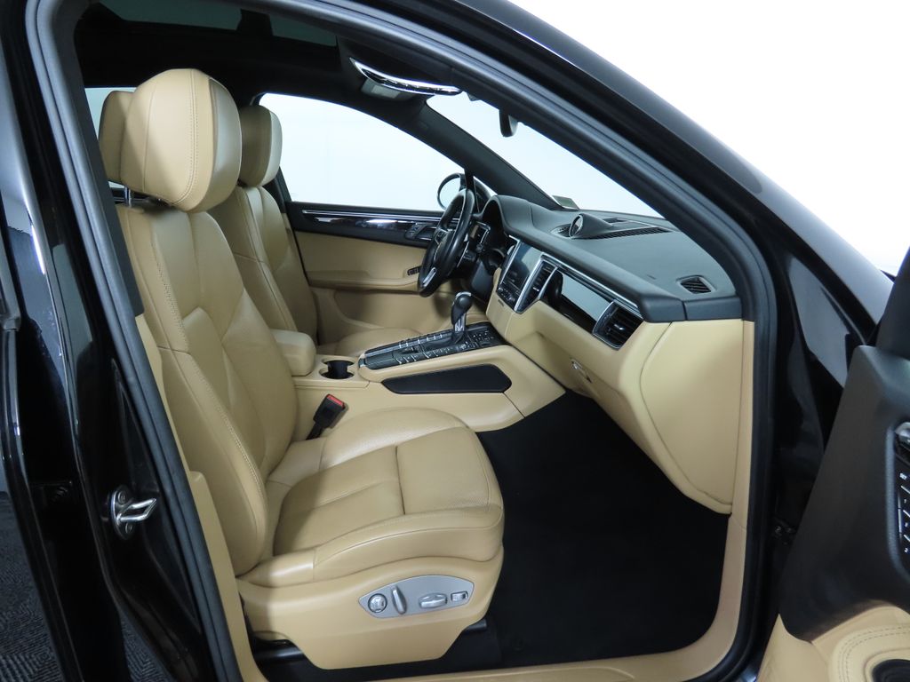 2017 Porsche Macan Base 20