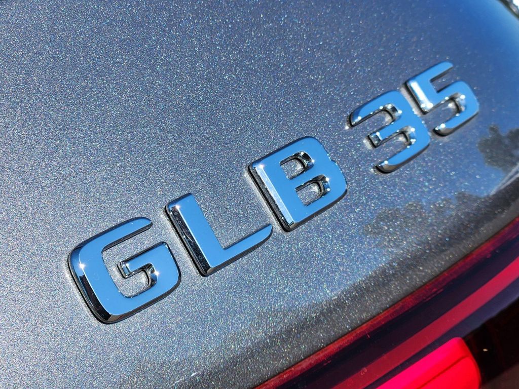 2025 Mercedes-Benz GLB GLB 35 AMG 8