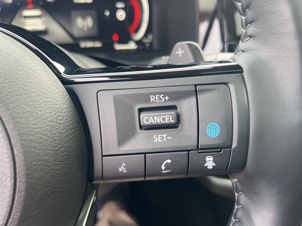 2023 Nissan Pathfinder Platinum photo