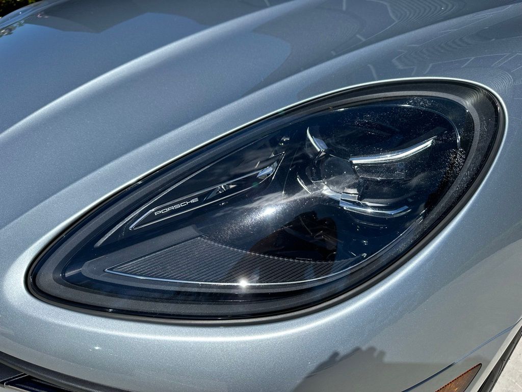 Thumbnail: 2022 Porsche Macan - 13