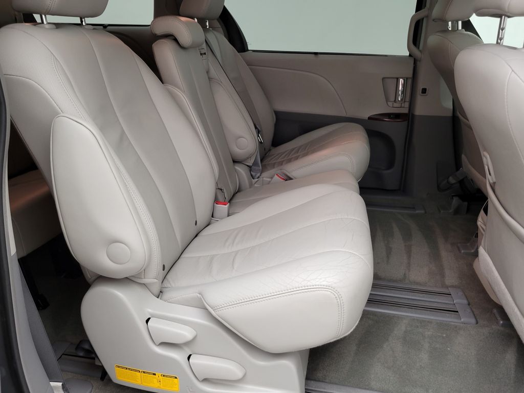 Thumbnail: 2012 Toyota Sienna - 16