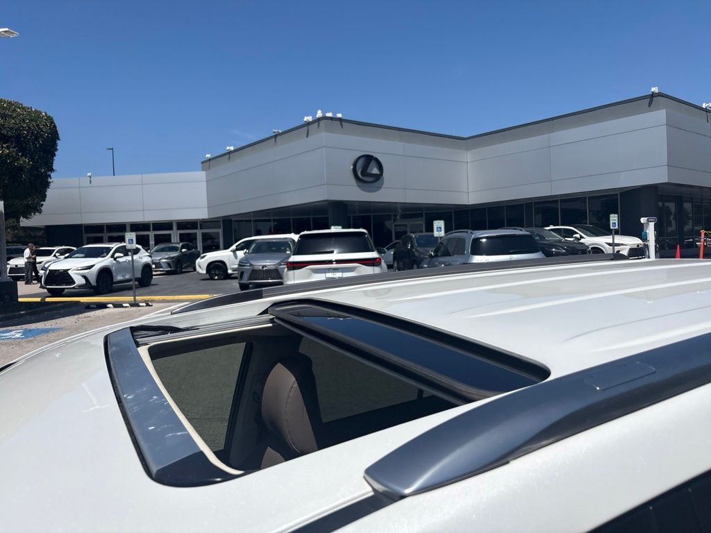 Thumbnail: 2023 Lexus GX - 10