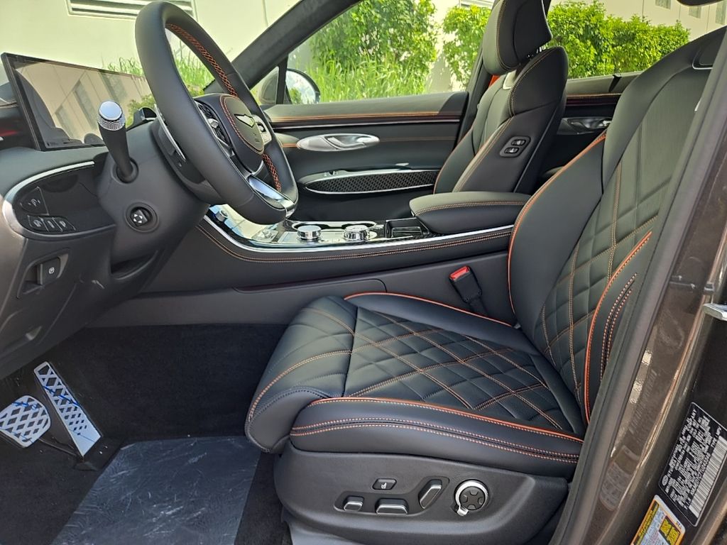 Thumbnail: 2026 Genesis GV70 - 17