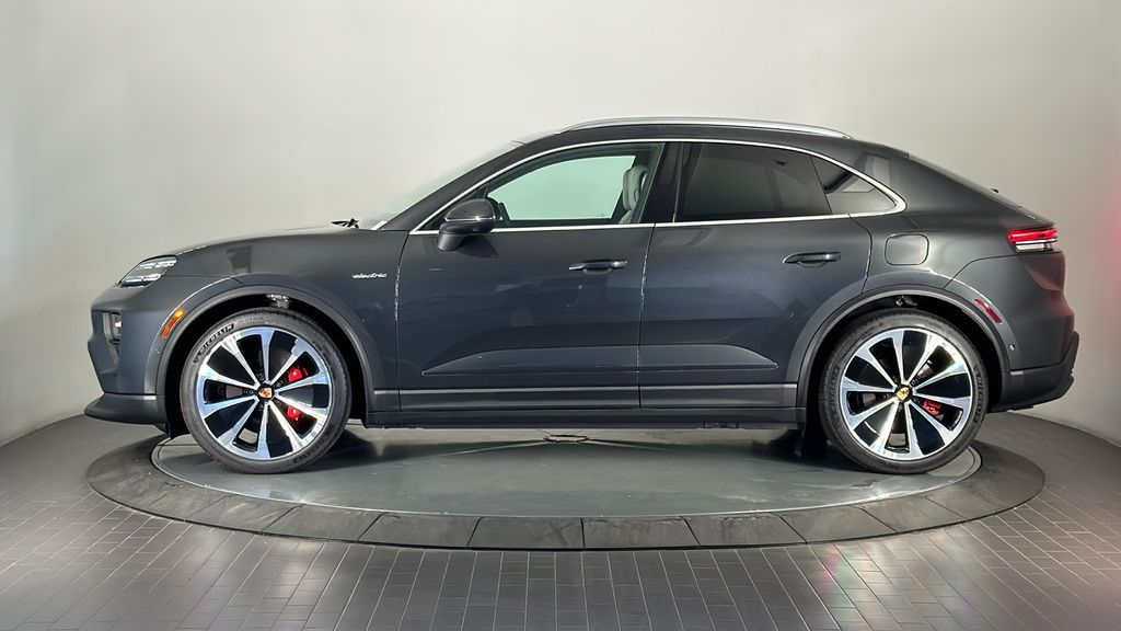Thumbnail: 2025 Porsche Macan - 2