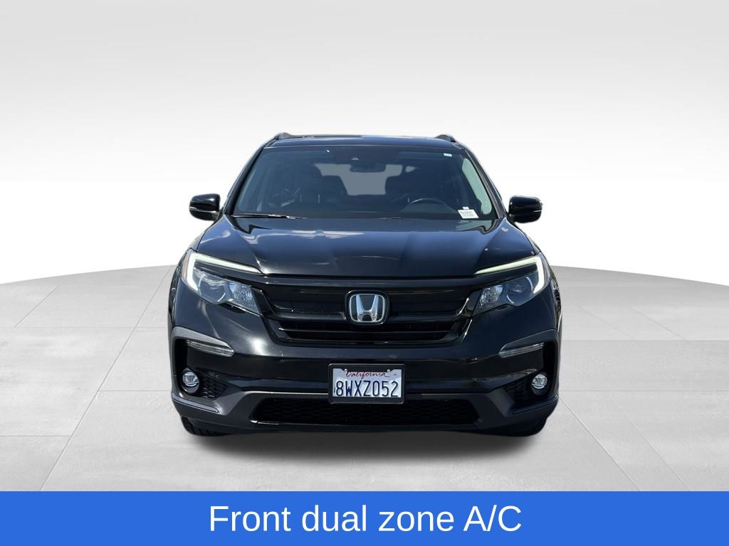 View vehicle photo 4