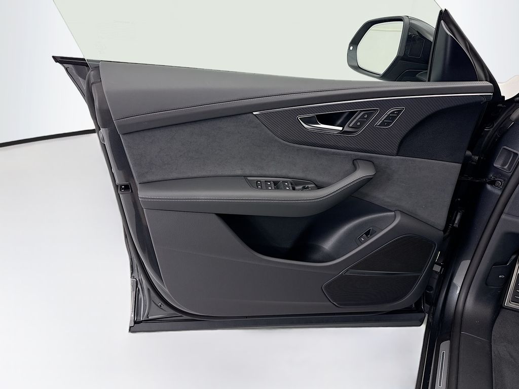 Thumbnail: 2026 Audi SQ8 - 23