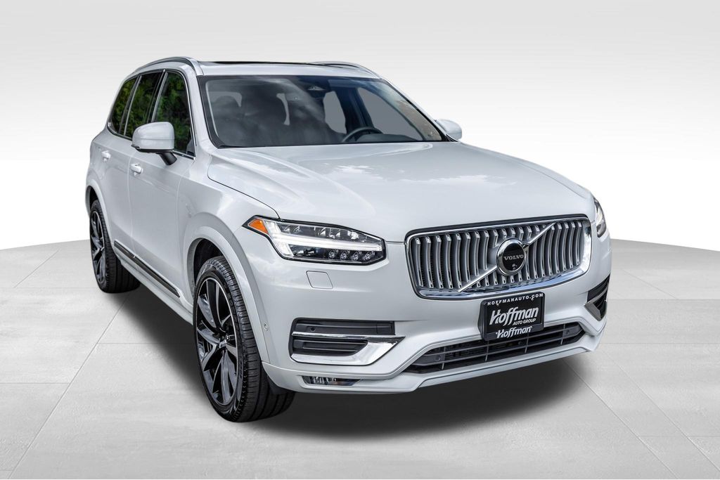 2025 Volvo XC90 B5 Plus Bright Theme AWD
