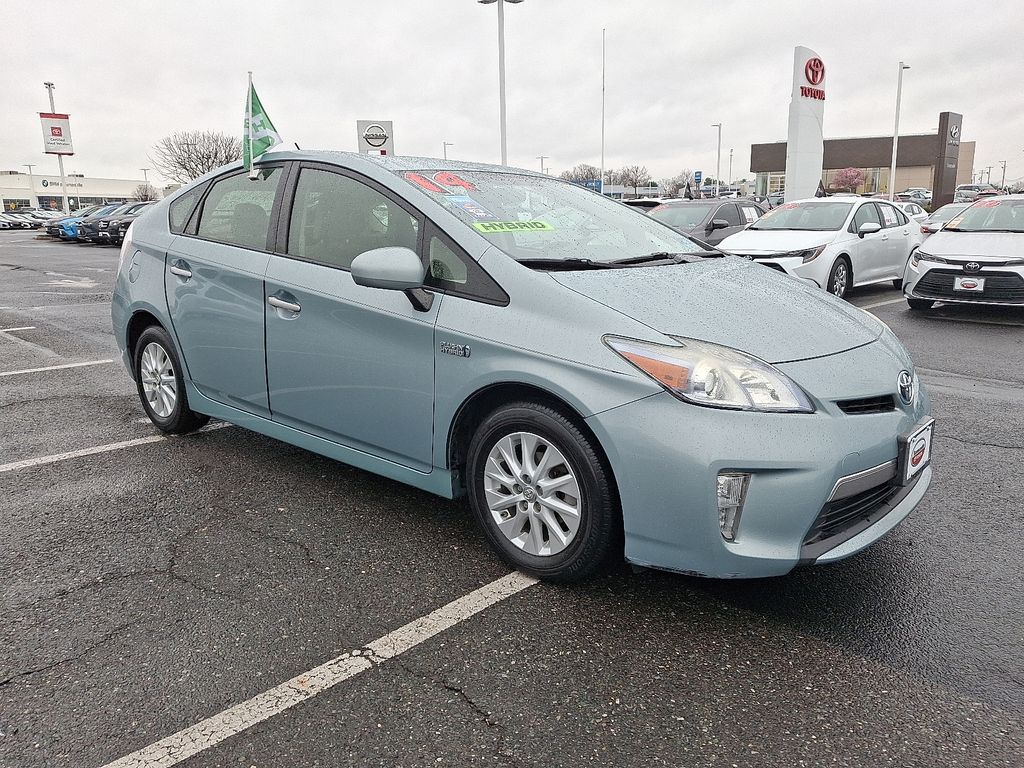 Thumbnail: 2014 Toyota Prius - 3