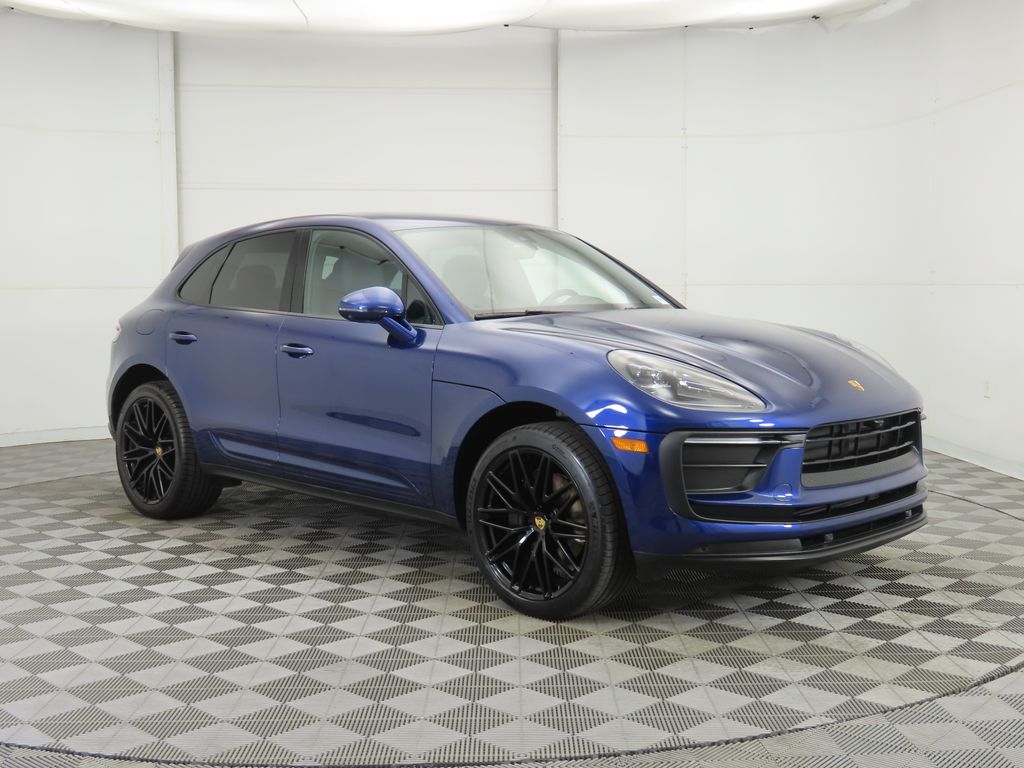 Thumbnail: 2022 Porsche Macan - 3