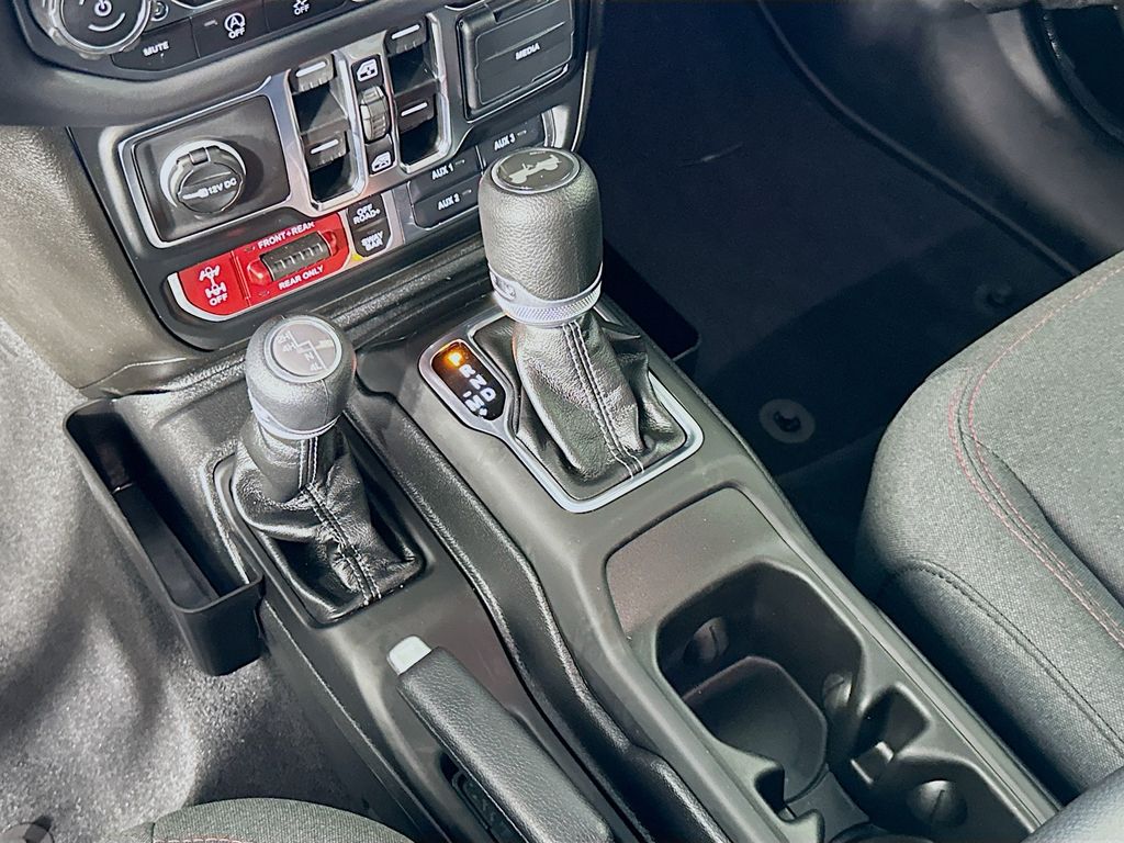 Thumbnail: 2025 Jeep Wrangler - 16