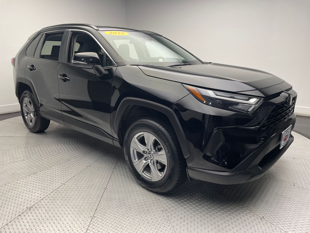 2022 Toyota RAV4 XLE 3