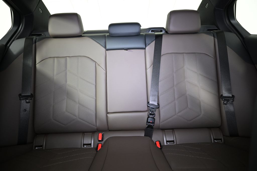 Thumbnail: 2025 BMW 5 Series - 25