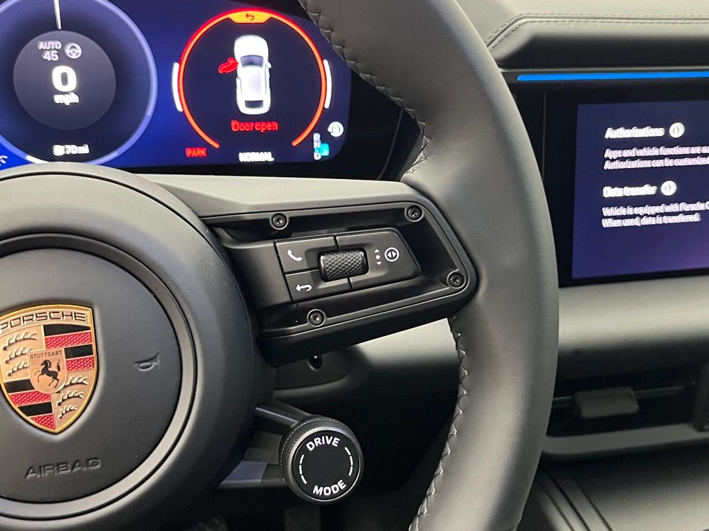 Thumbnail: 2025 Porsche Macan - 14