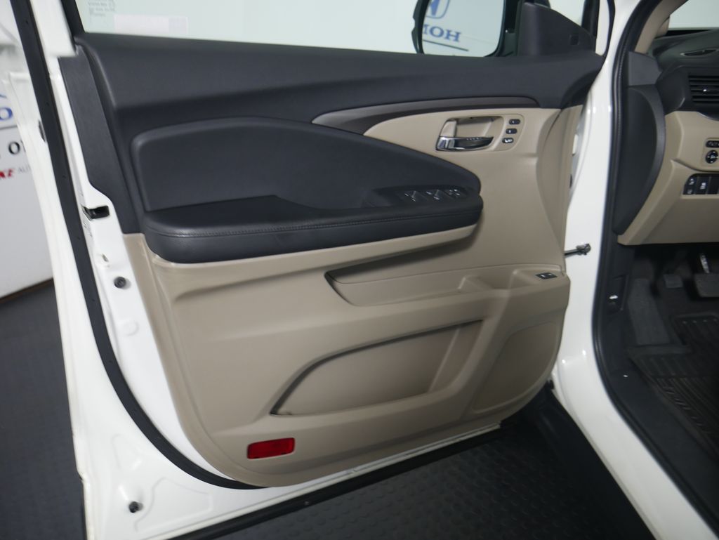 Thumbnail: 2019 Honda Pilot - 14