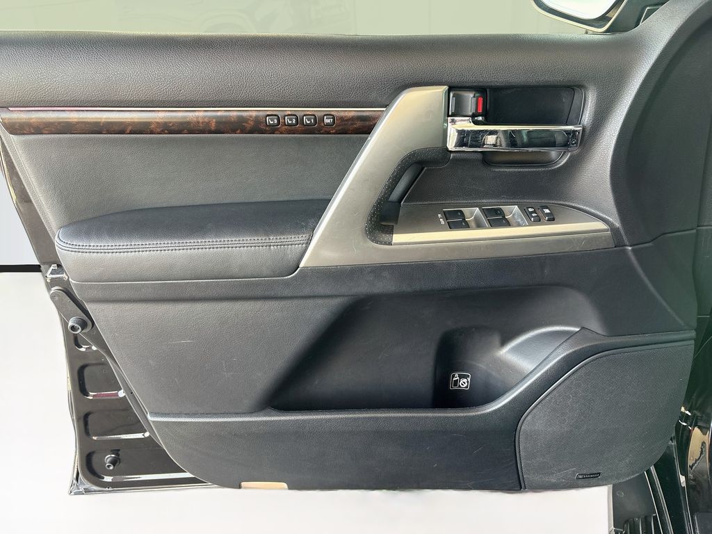 Thumbnail: 2015 Toyota Land Cruiser - 25