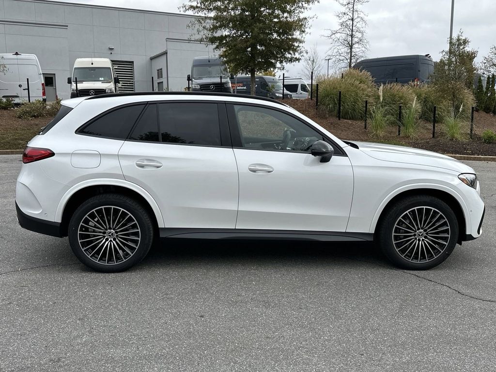 2025 Mercedes-Benz GLC GLC 300 9