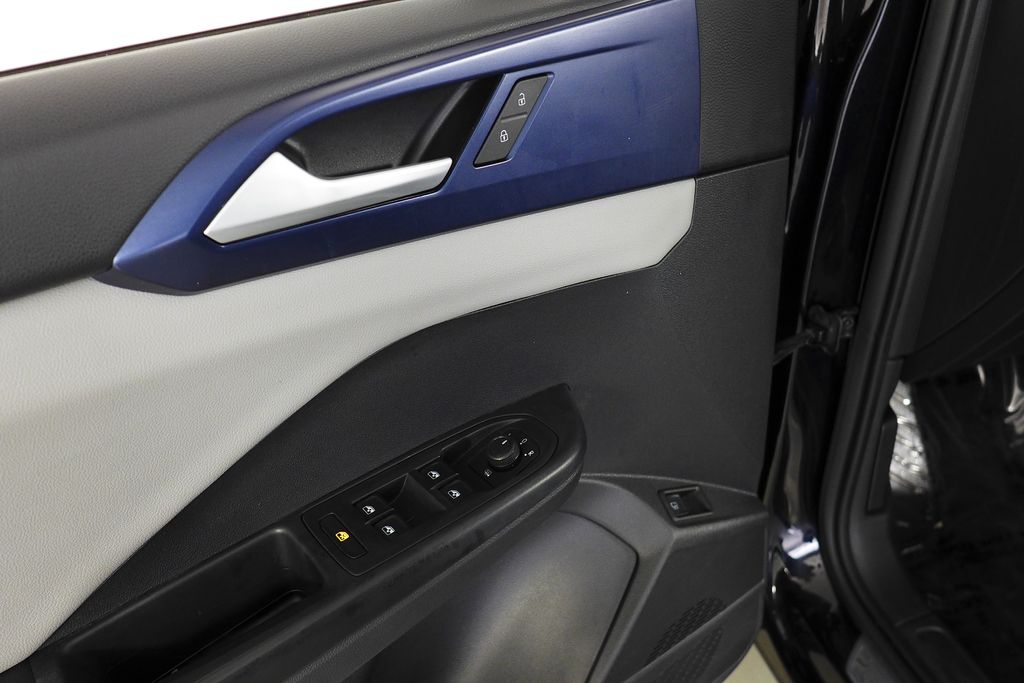 Thumbnail: 2022 Volkswagen Taos - 12