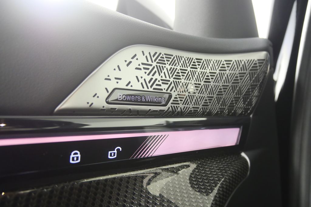 Thumbnail: 2027 BMW 5 Series - 18