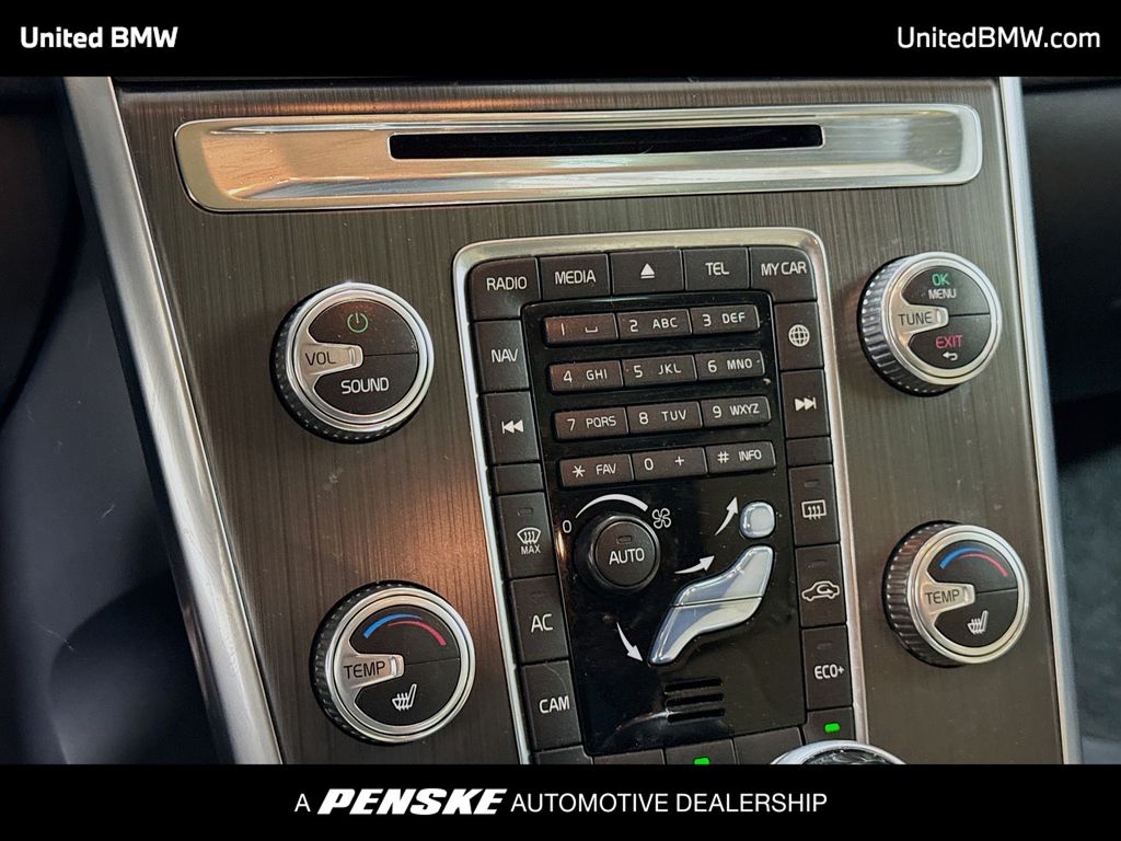 Thumbnail: 2016 Volvo XC60 - 10