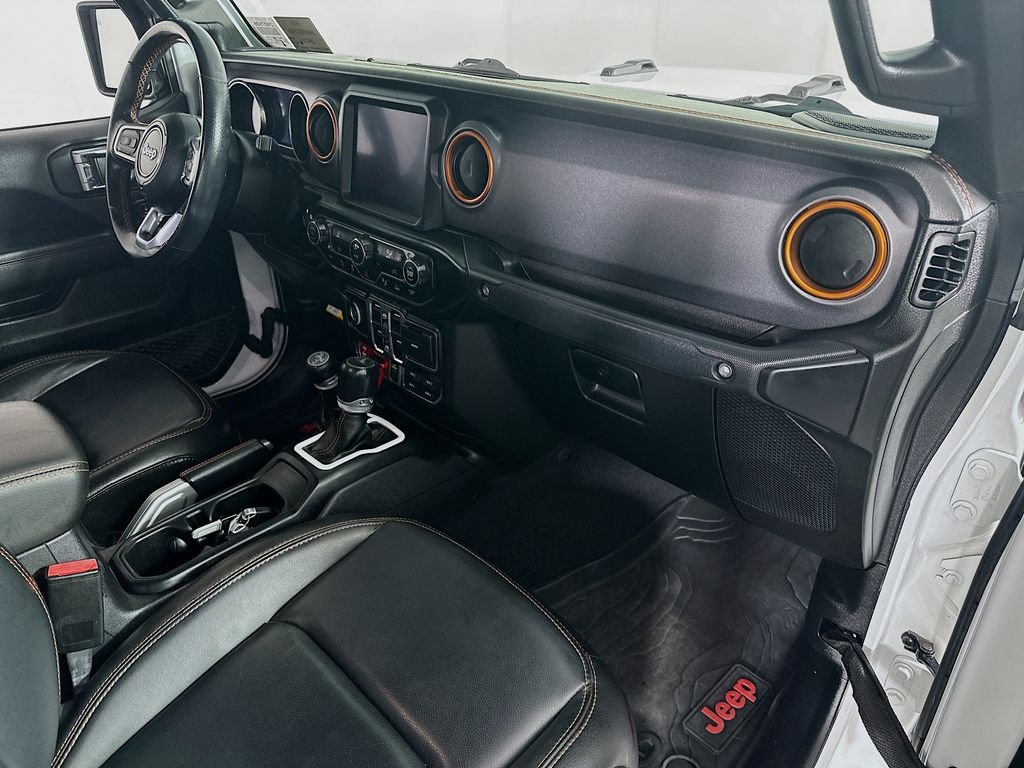 Used 2021 White Jeep Mojave image 31