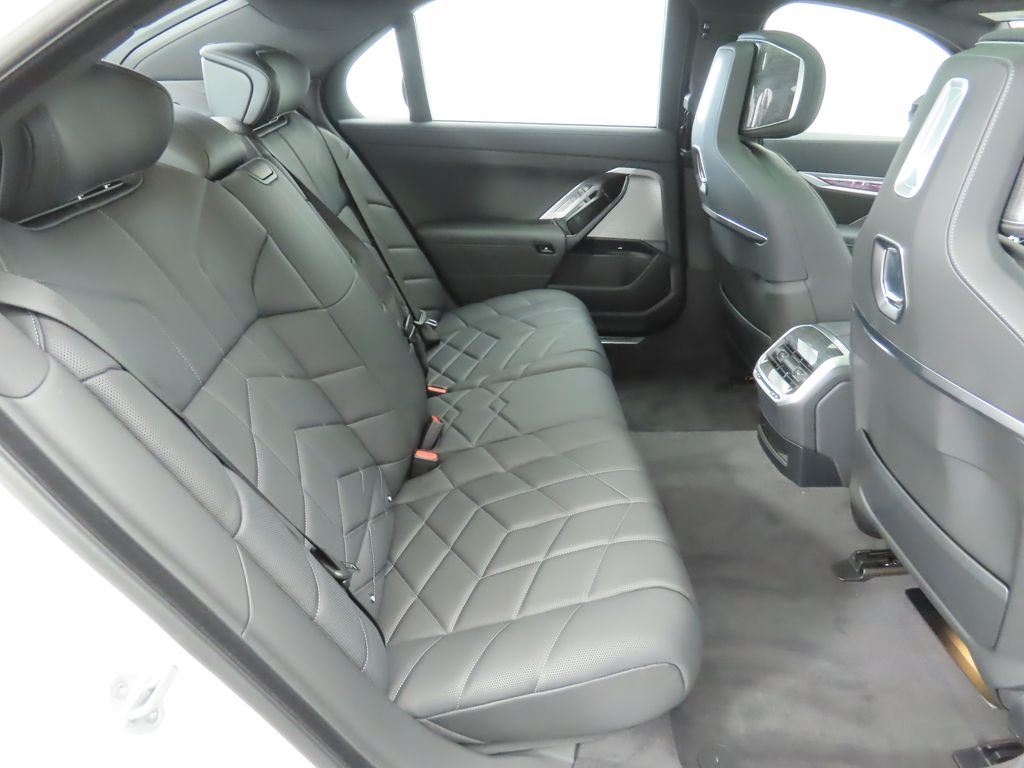 Thumbnail: 2026 BMW i7 - 22