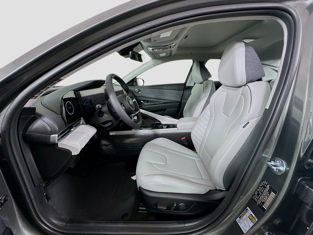 Thumbnail: 2025 Hyundai Elantra - 16
