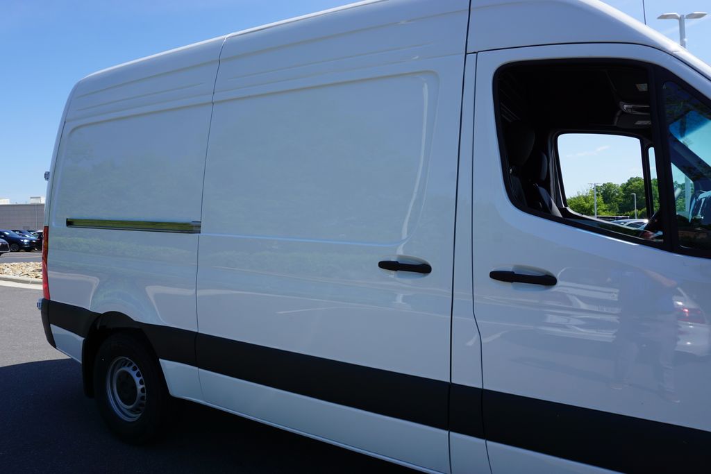 Thumbnail: 2025 Mercedes-Benz Sprinter - 16