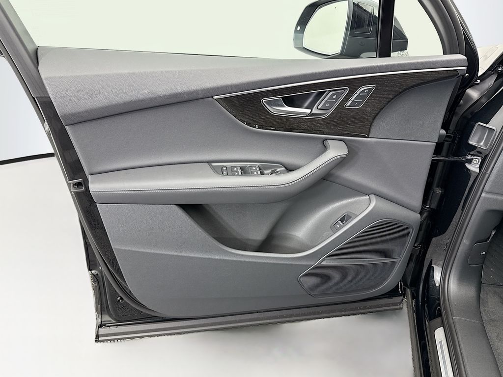 Thumbnail: 2026 Audi Q7 - 25