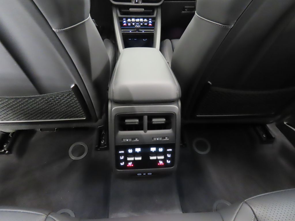 Thumbnail: 2025 Porsche Macan - 31