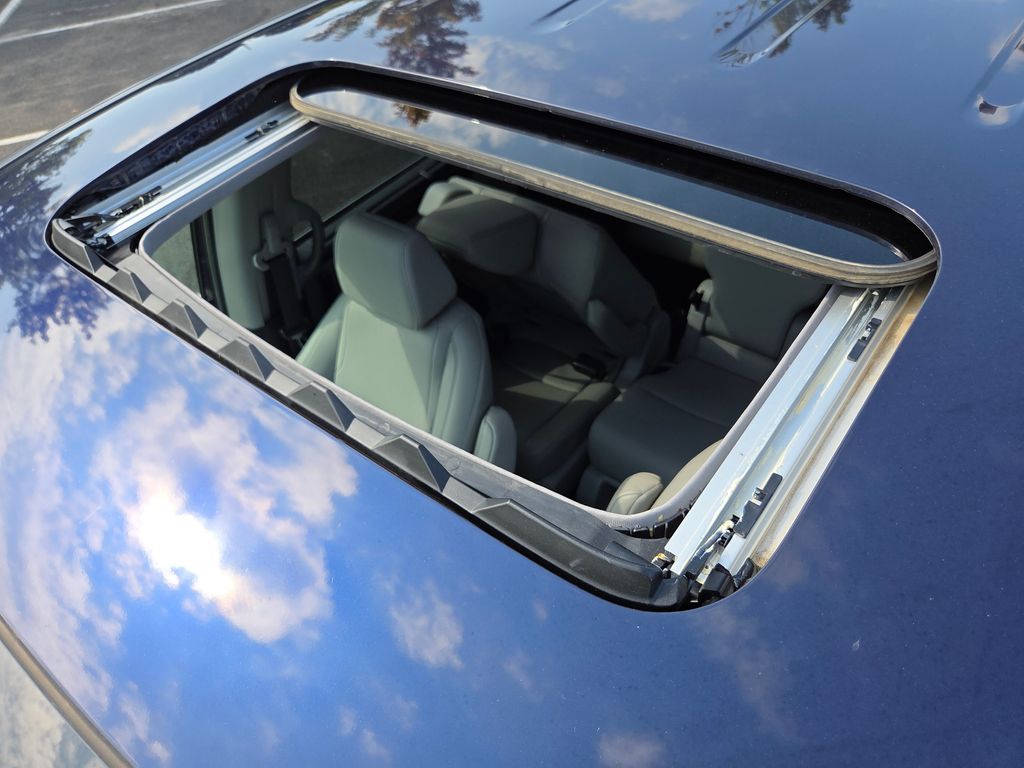 Certified Used 2018 Blue Honda EX-L image 4