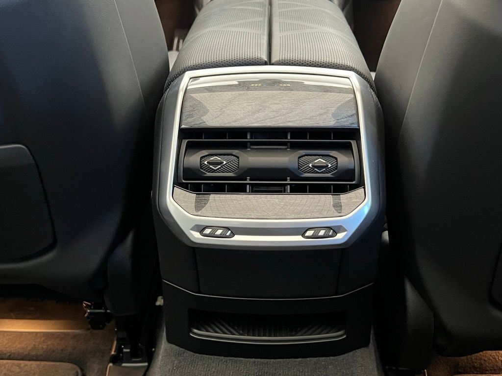 Thumbnail: 2024 BMW 7 Series - 31