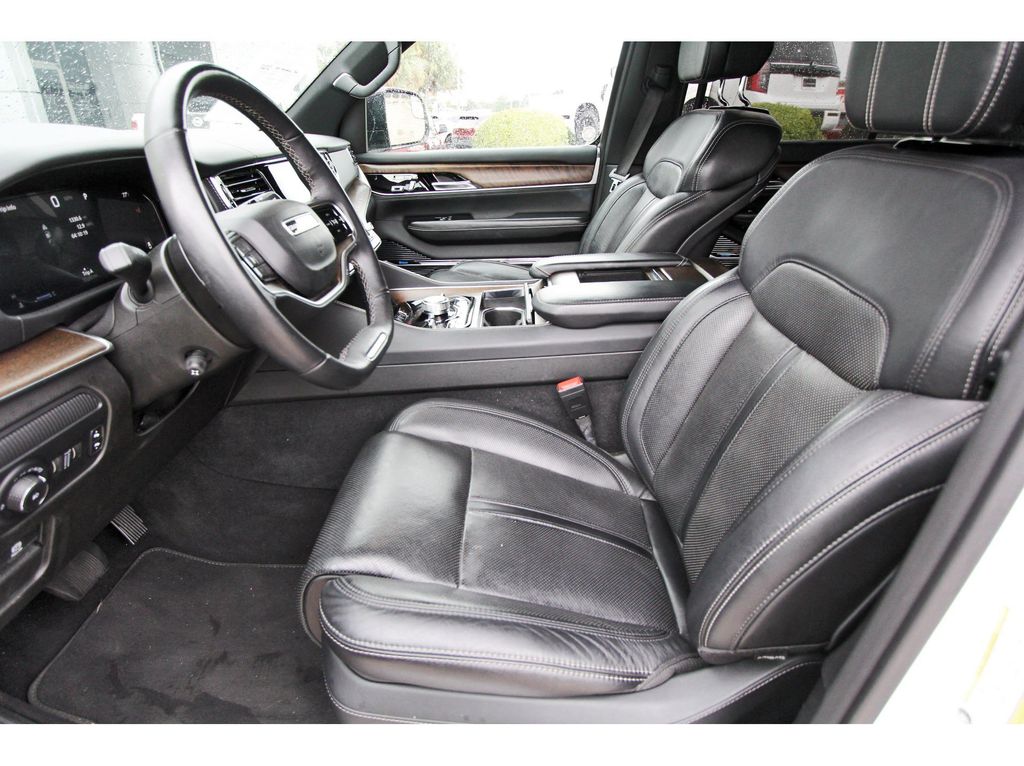 2023 Jeep Grand Wagoneer Base - 5