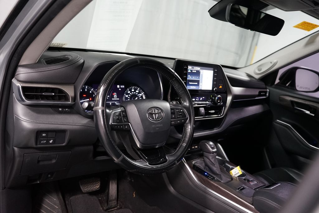 Thumbnail: 2020 Toyota Highlander - 7