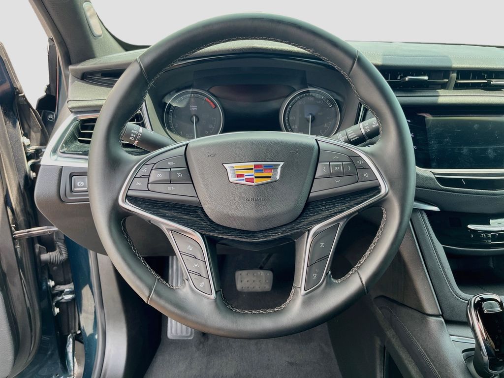 Used 2025 Green Cadillac Premium Luxury image 11