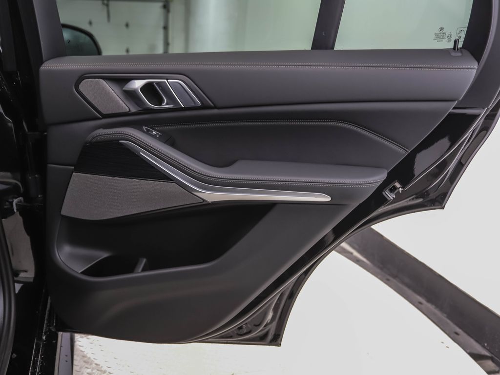 Thumbnail: 2026 BMW X5 - 25