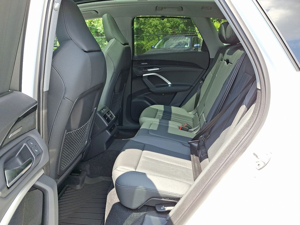 Thumbnail: 2025 Audi Q5 - 5