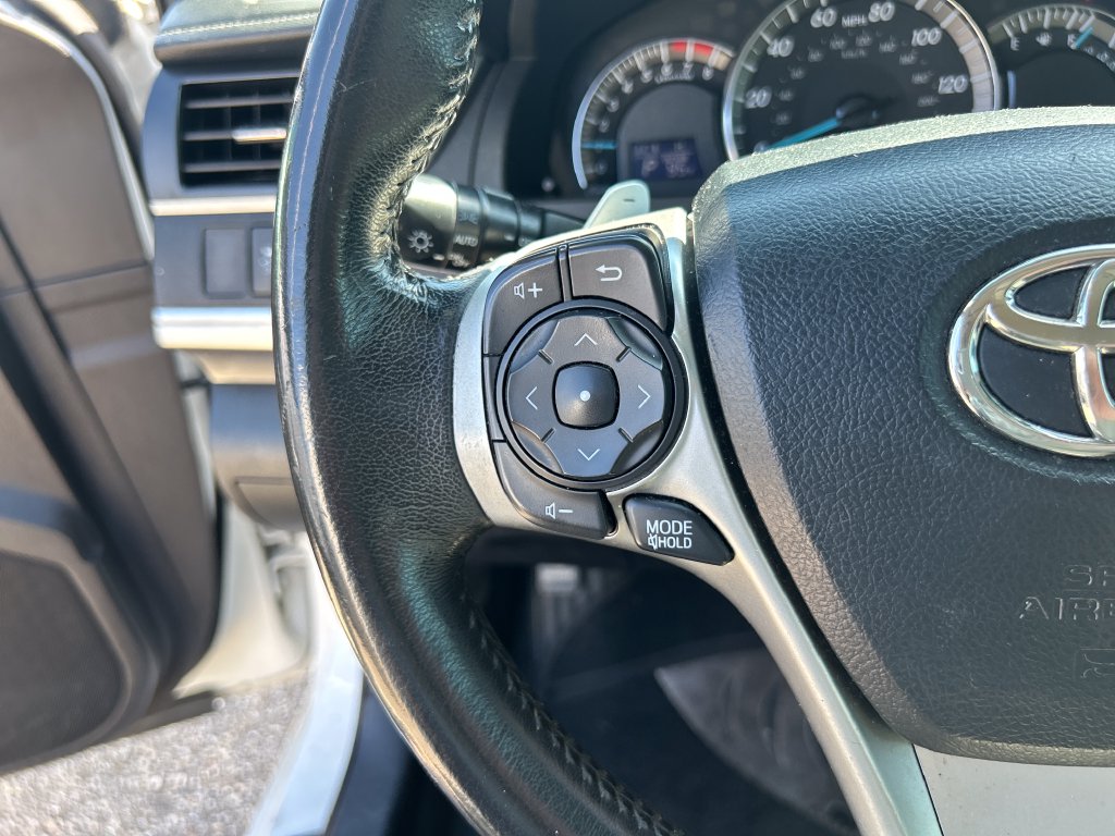 Used 2012 White Toyota SE image 19