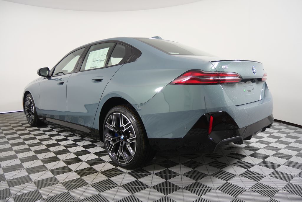 Thumbnail: 2026 BMW i5 - 5