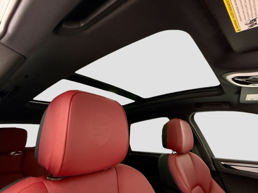 Thumbnail: 2026 Porsche Macan - 20