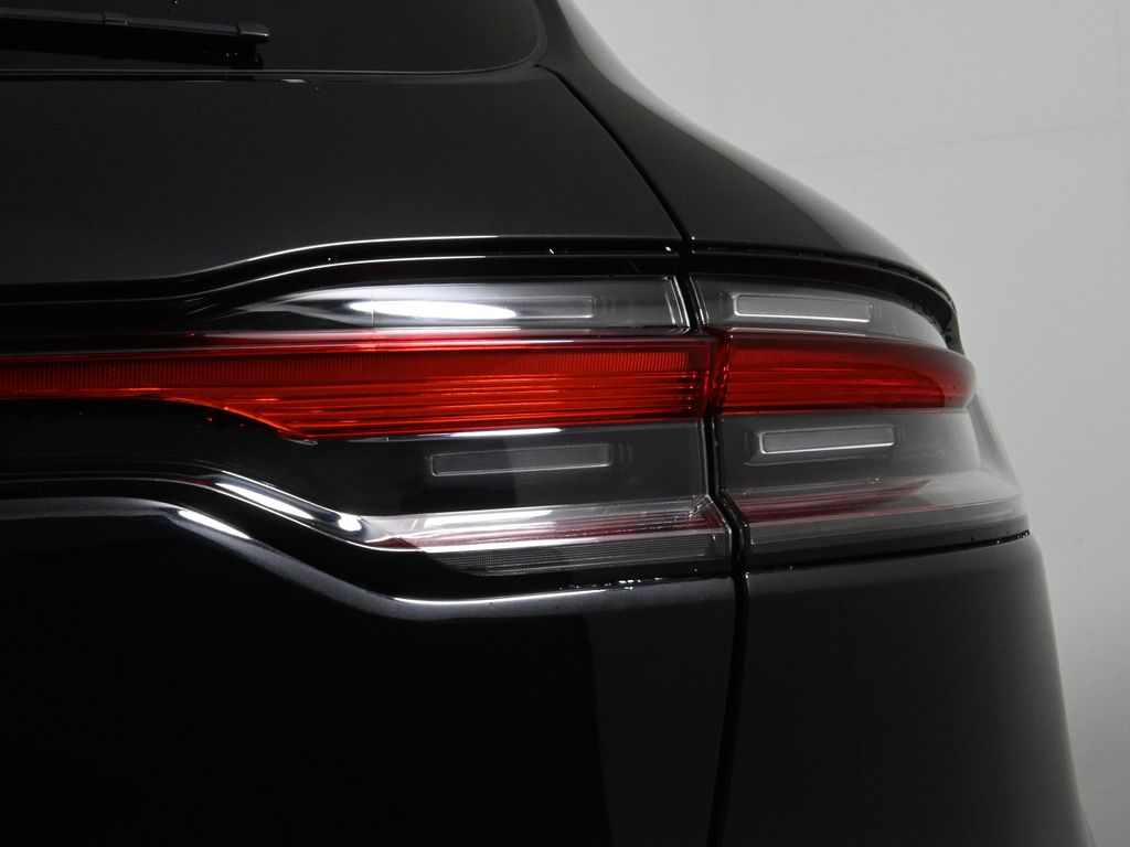 2022 Porsche Macan  14