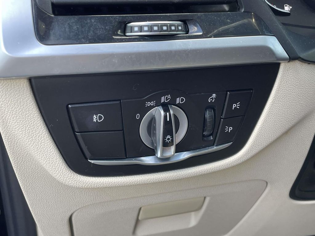 Used 2020 Green BMW xDrive30i image 36