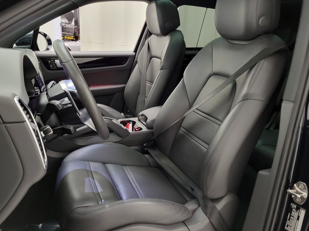 Thumbnail: 2022 Porsche Cayenne - 23